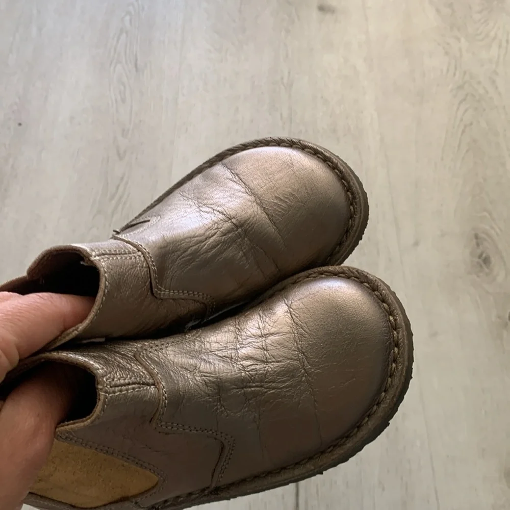 Stylish Kids Boots - Metallic Tan PÈPÈ Suede Chelsea Boots | Gold‎